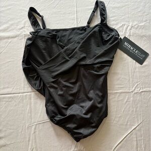 Miraclesuit Sanibel One-Piece Swimsuit – Black – Size 24W – NWT
